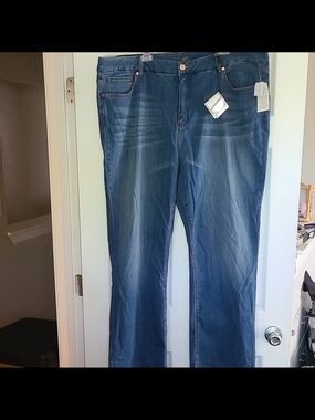 Diane Gilman Women’s Bootcut Jeans Slim Fit Medium Wash Blue Denim Button Logo